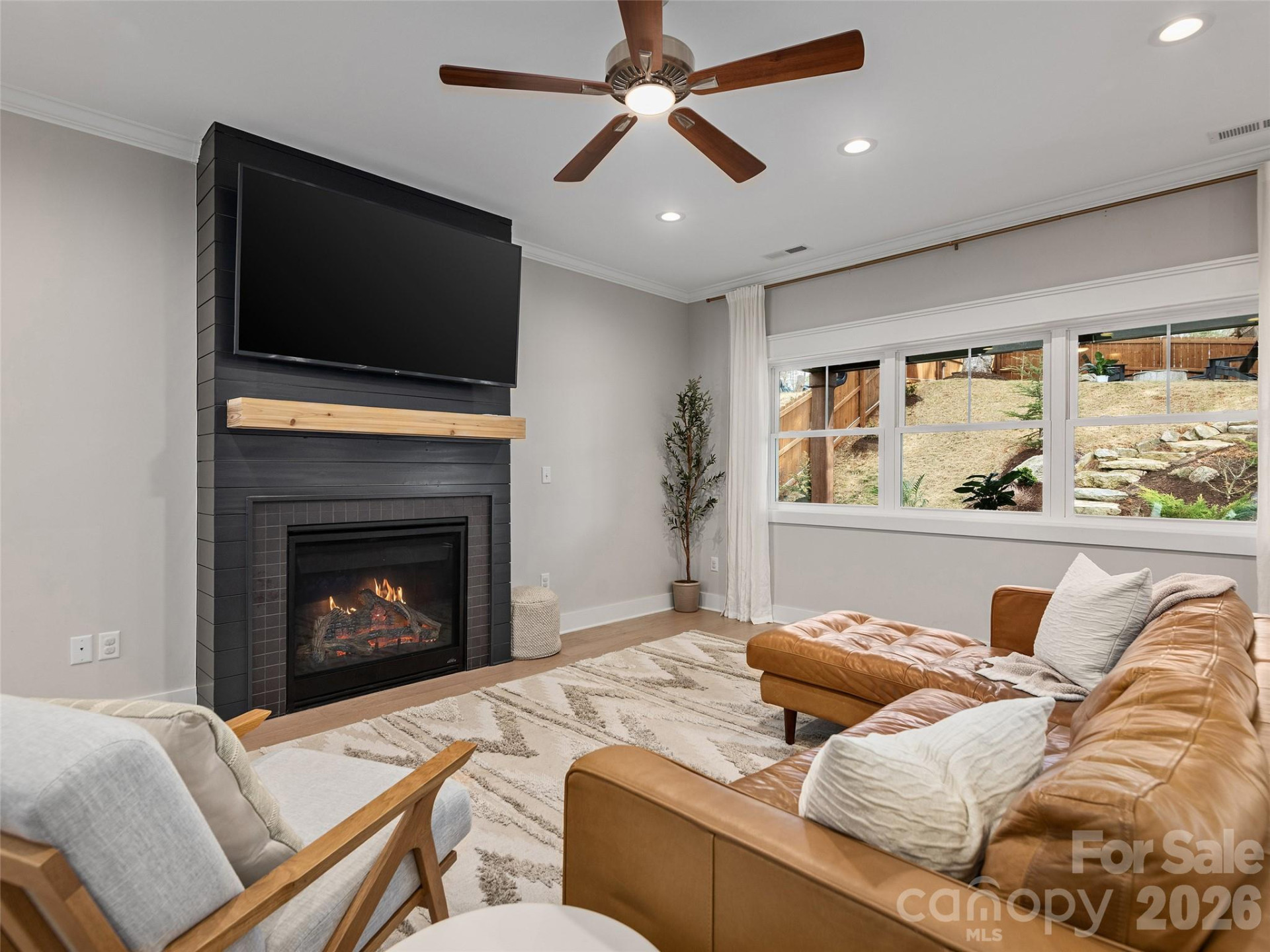 201 Weybridge Drive - Photo 4