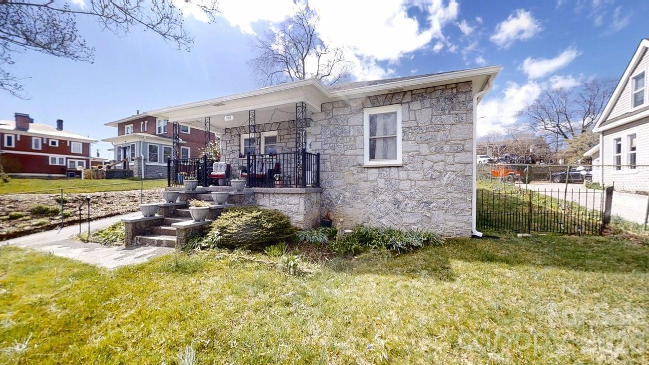 719 Oakland Street - Photo 2