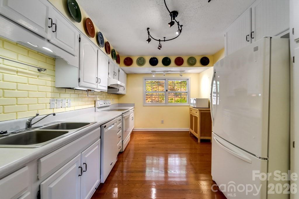 1168 North Country Club Drive - Photo 10