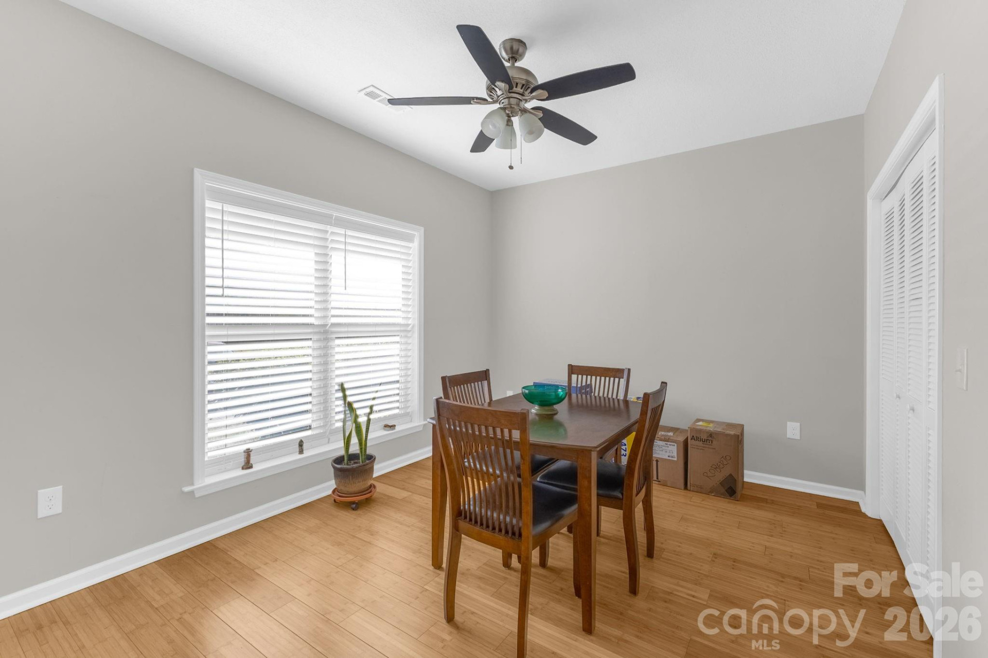 709 Villas Court - Photo 17