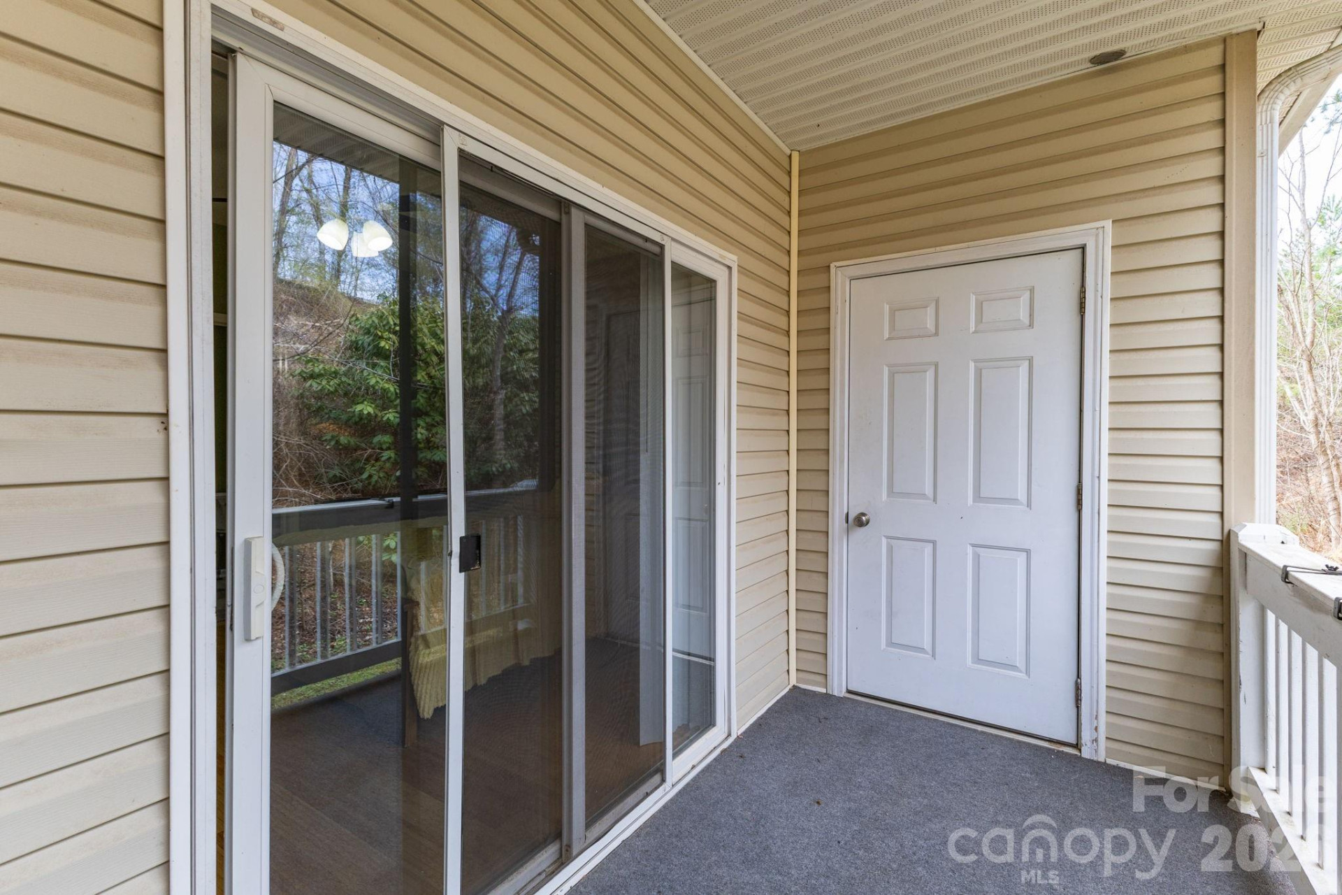 709 Villas Court - Photo 20