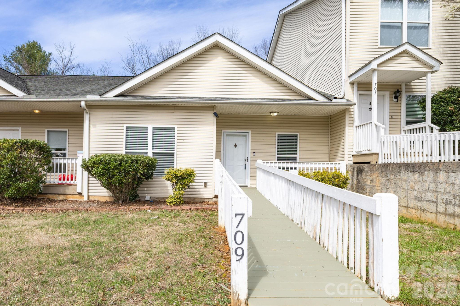 709 Villas Court - Photo 23