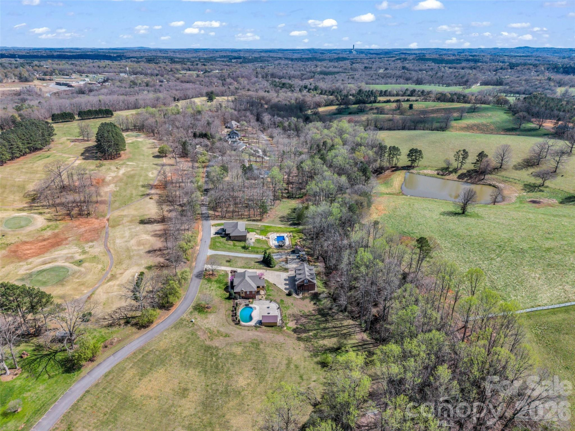 148 Fairway Drive - Photo 2