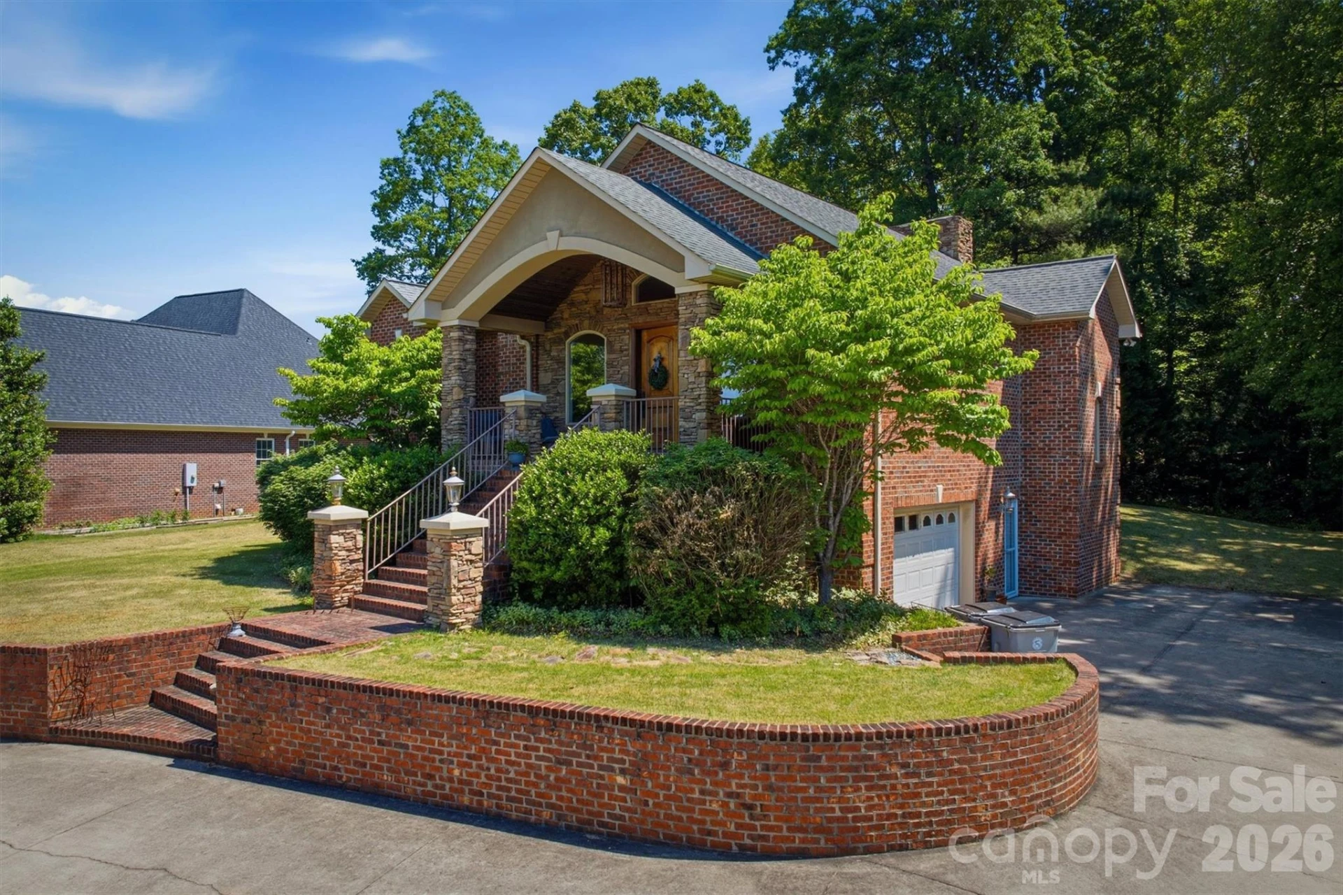 405 Golfview Court - Photo 2