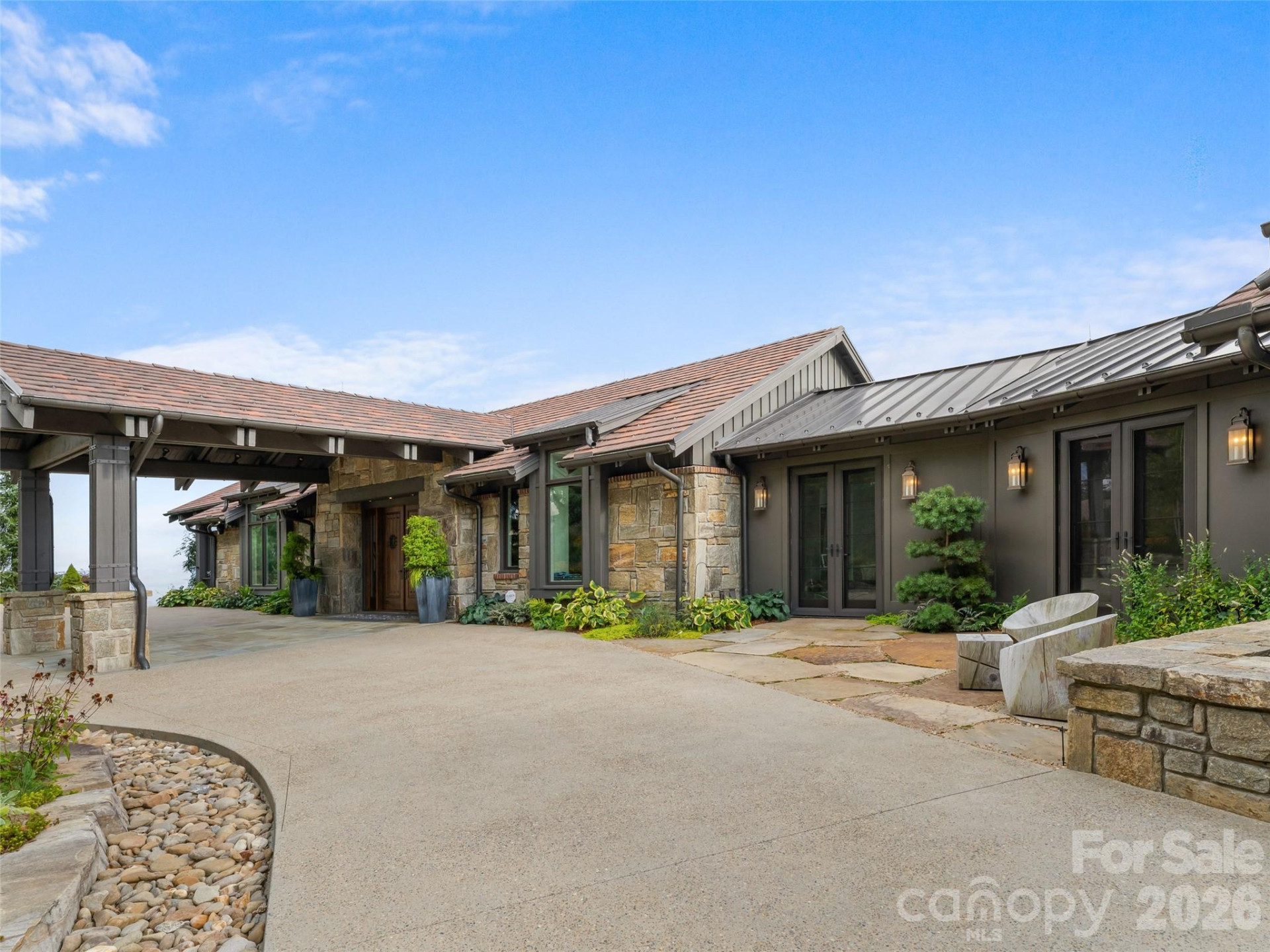 208 Skycliff Drive - Photo 2