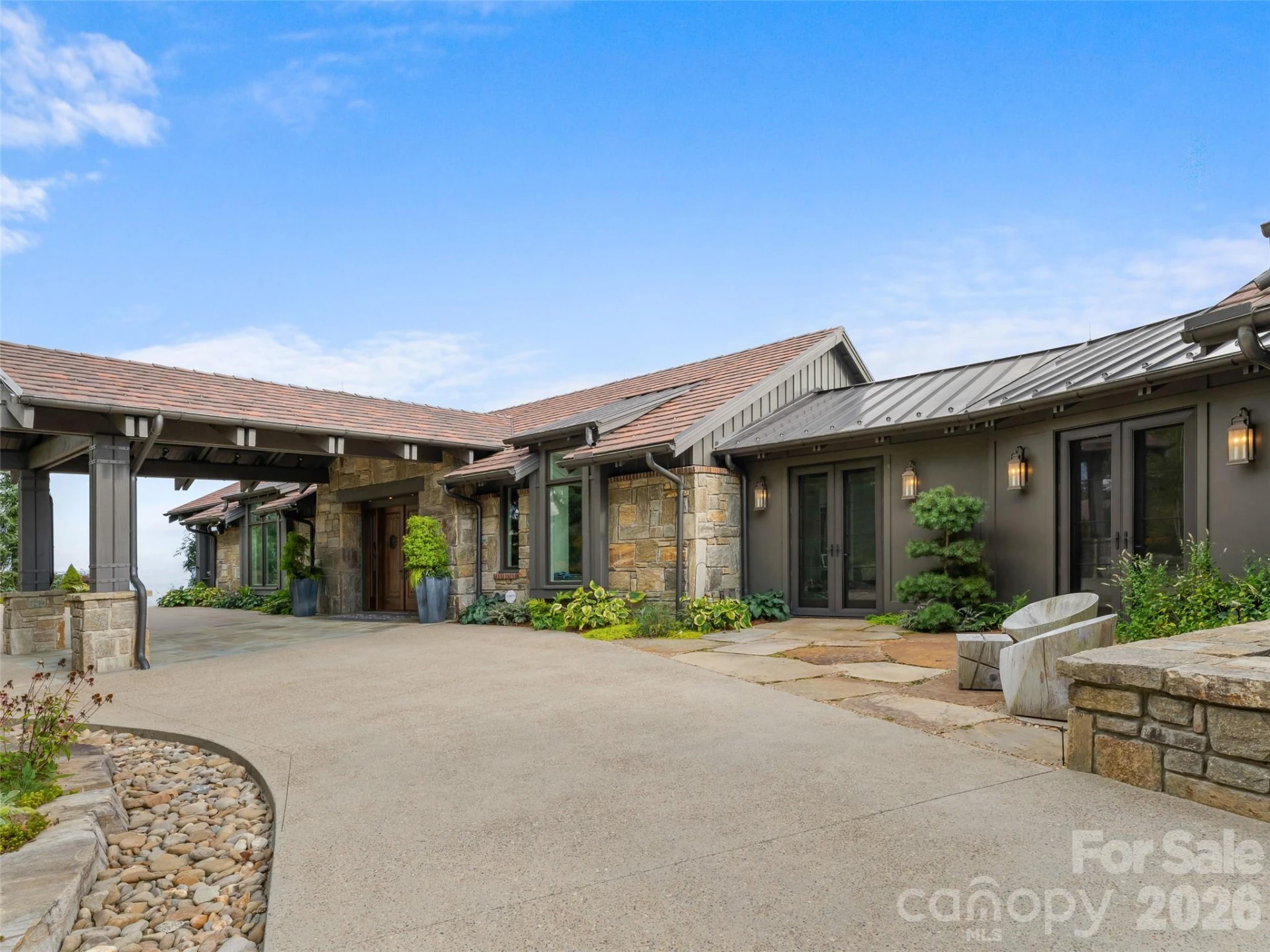 208 Skycliff Drive - Photo 2