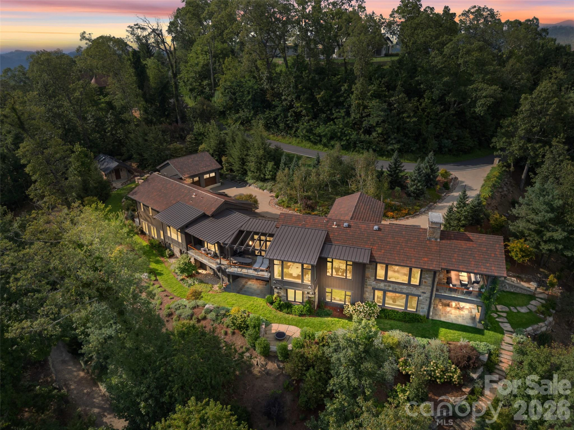 208 Skycliff Drive - Photo 4