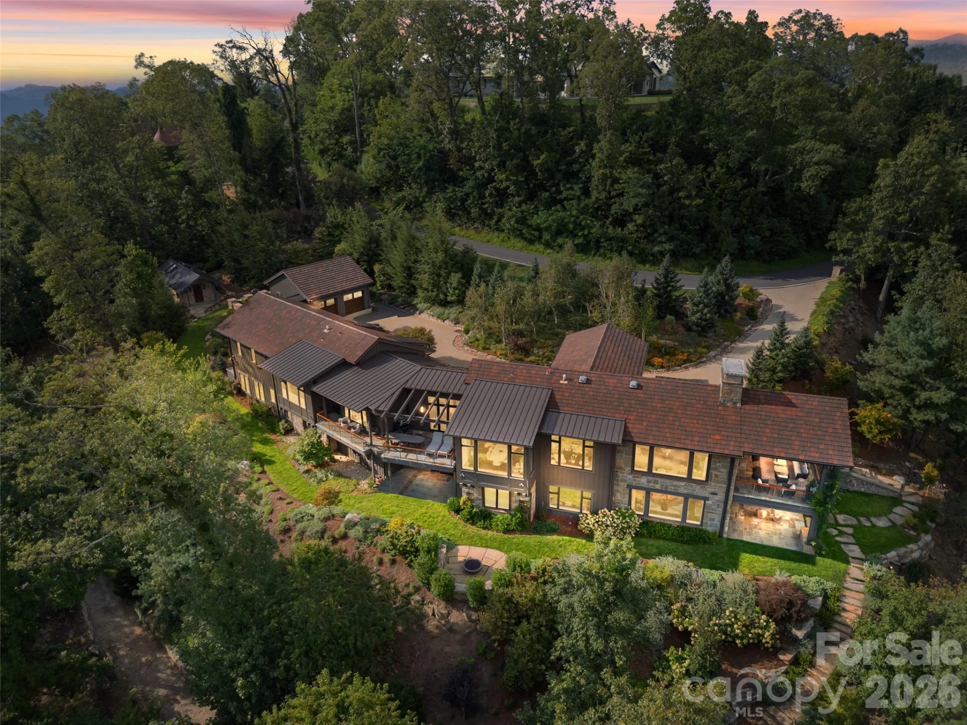 208 Skycliff Drive - Photo 4