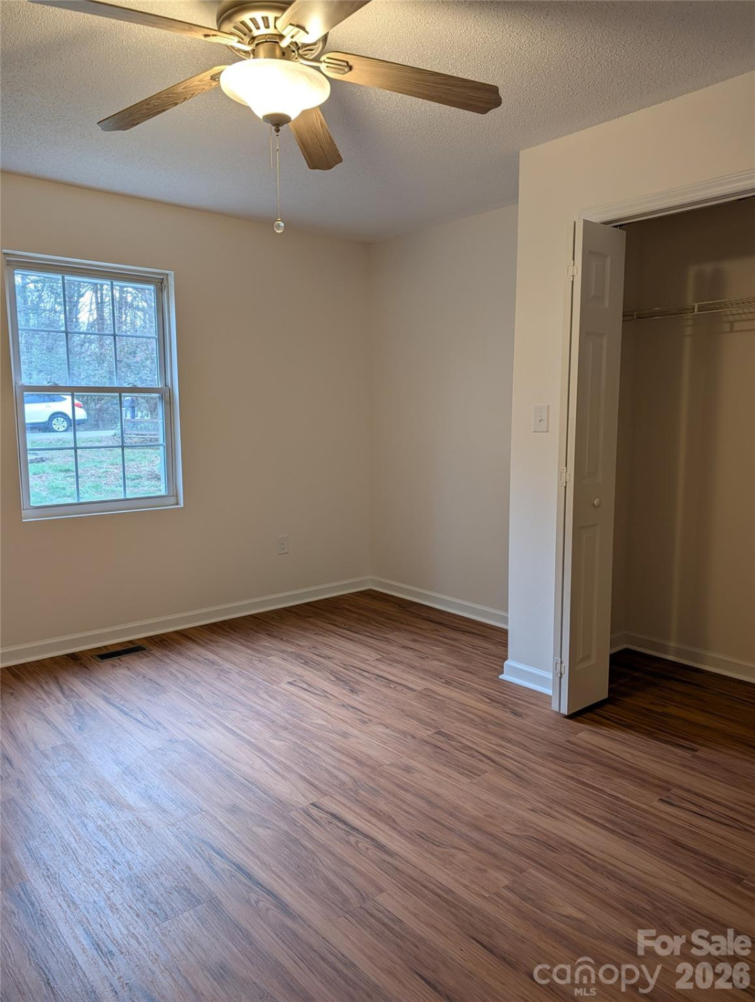 1460 Ivy Lane - Photo 2