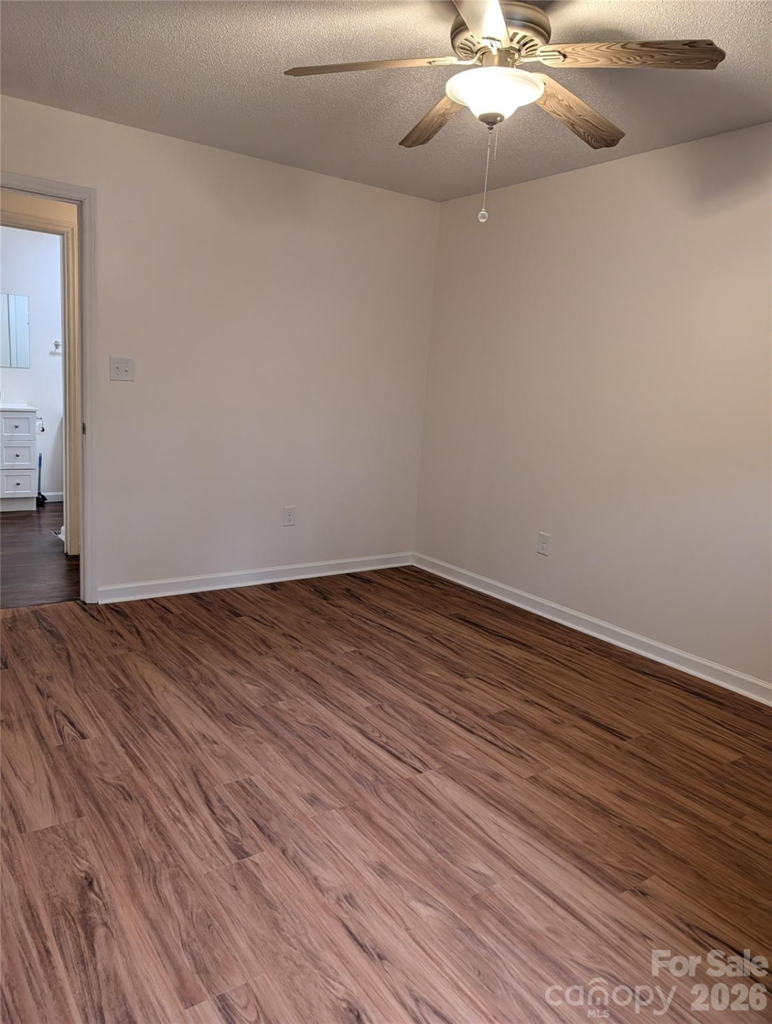 1460 Ivy Lane - Photo 4