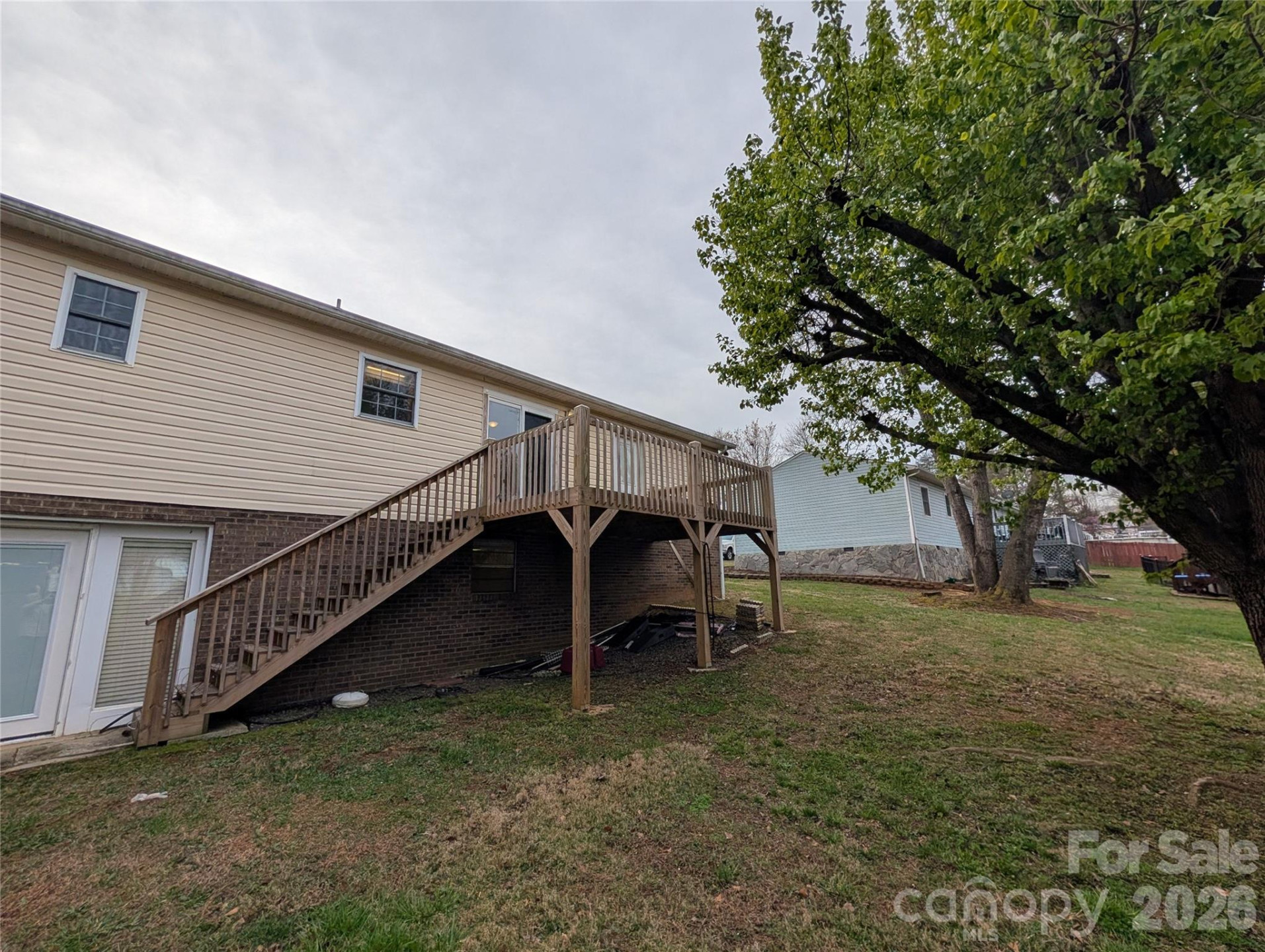 1460 Ivy Lane - Photo 35