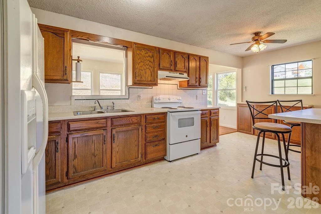 216 Pickens Road - Photo 8