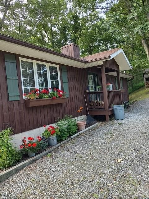 415 Treetop Lane - Photo 3