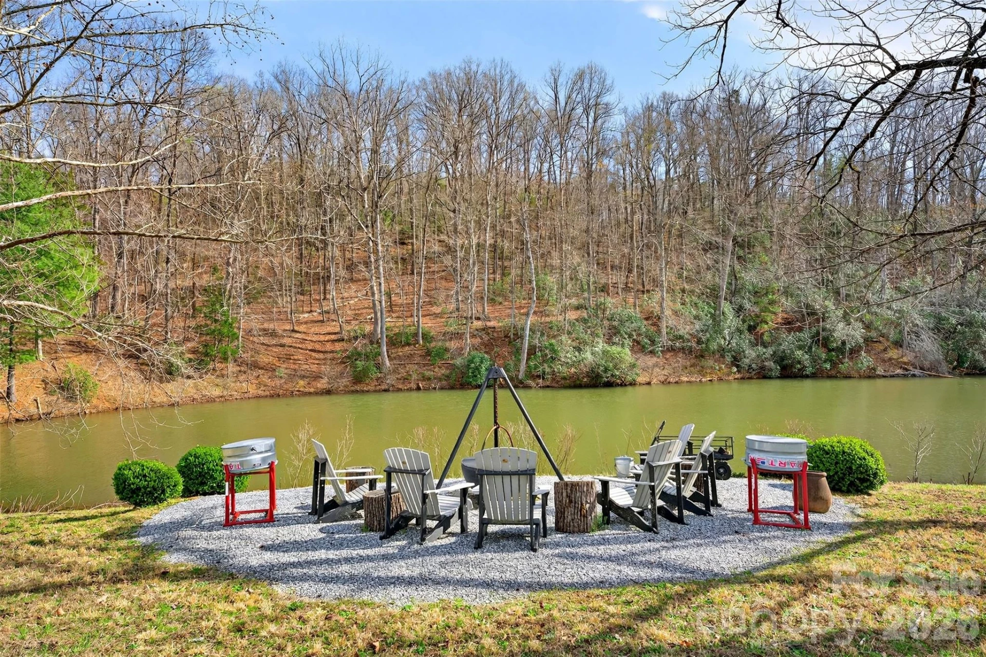 300 Springhill Drive - Photo 4