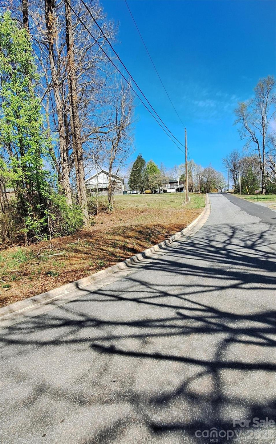 798 Woodlawn Avenue - Photo 2