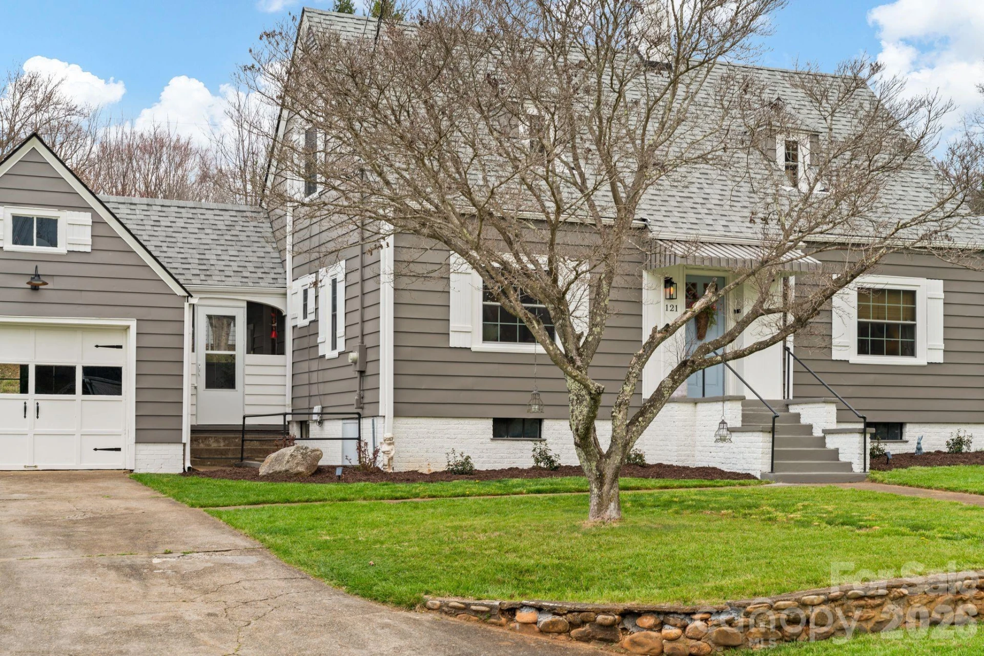 121 Johnson Street - Photo 2