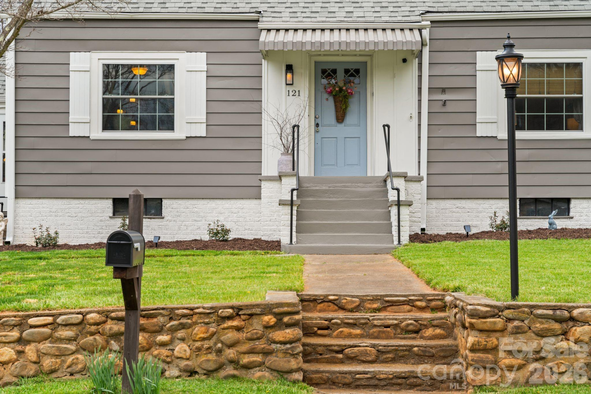121 Johnson Street - Photo 3