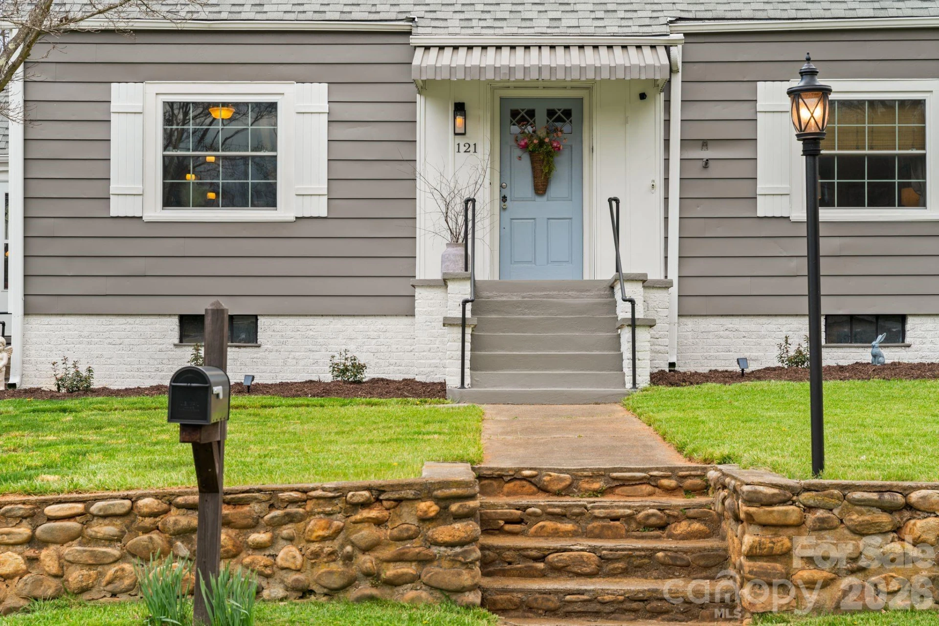121 Johnson Street - Photo 3