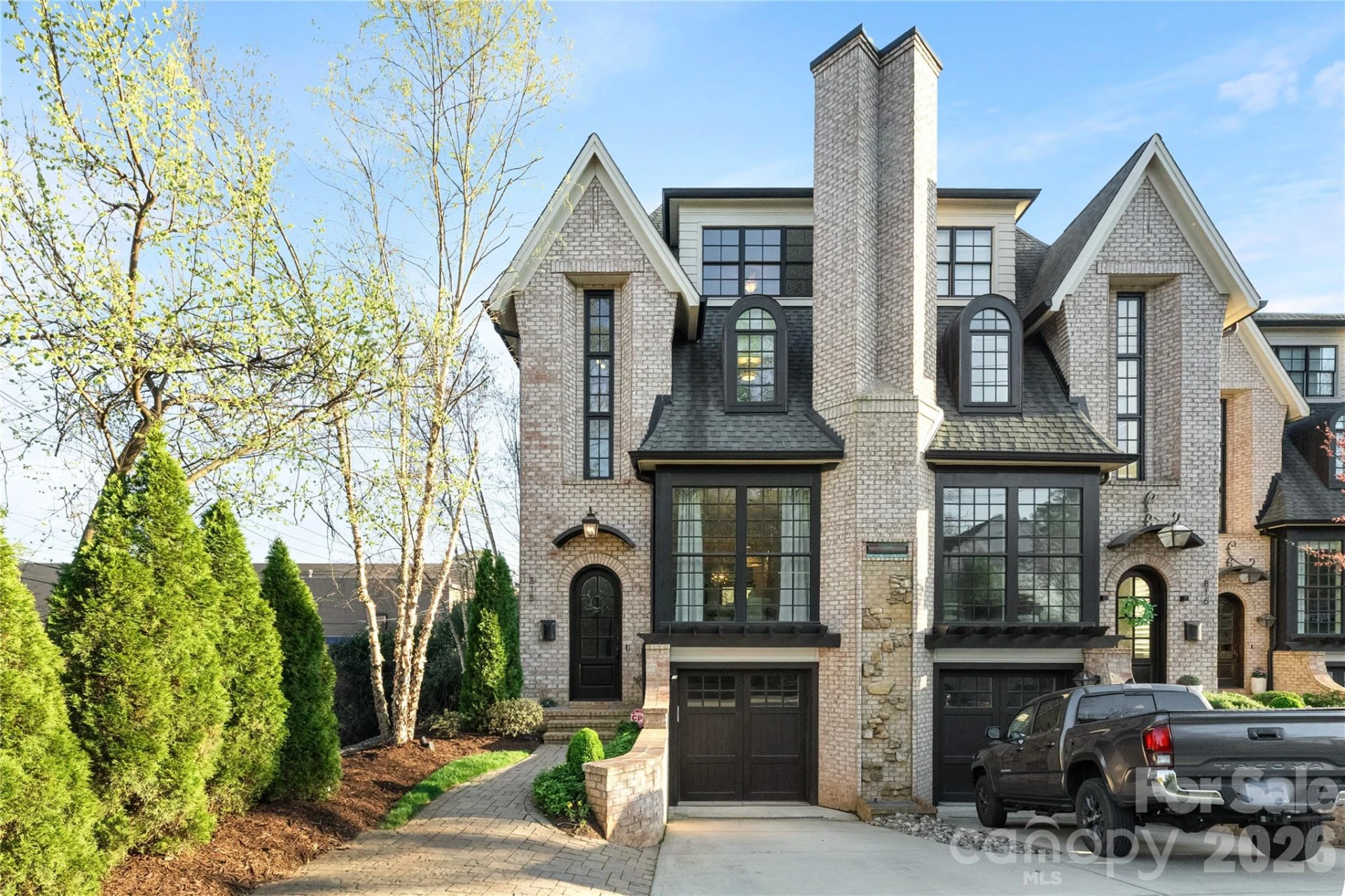 818 Ideal Way - Photo 2