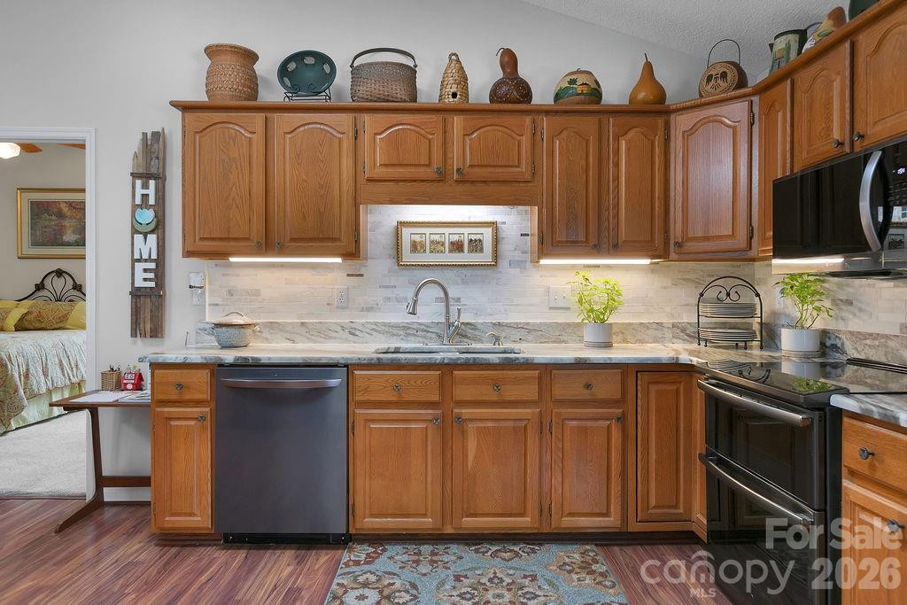 552 Kanasgowa Drive - Photo 14