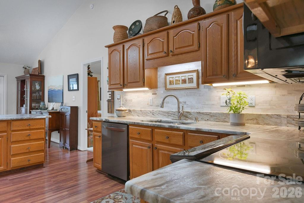 552 Kanasgowa Drive - Photo 16