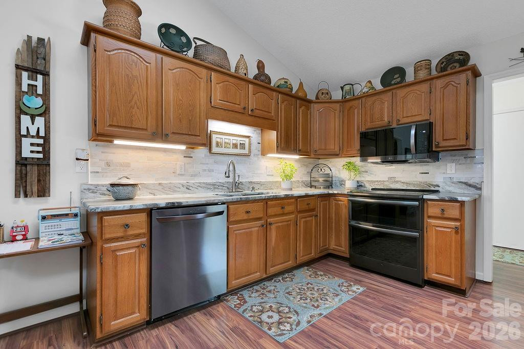 552 Kanasgowa Drive - Photo 17