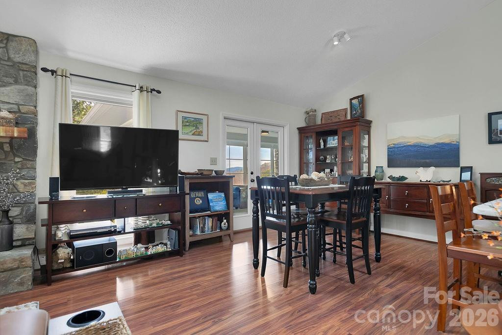 552 Kanasgowa Drive - Photo 10