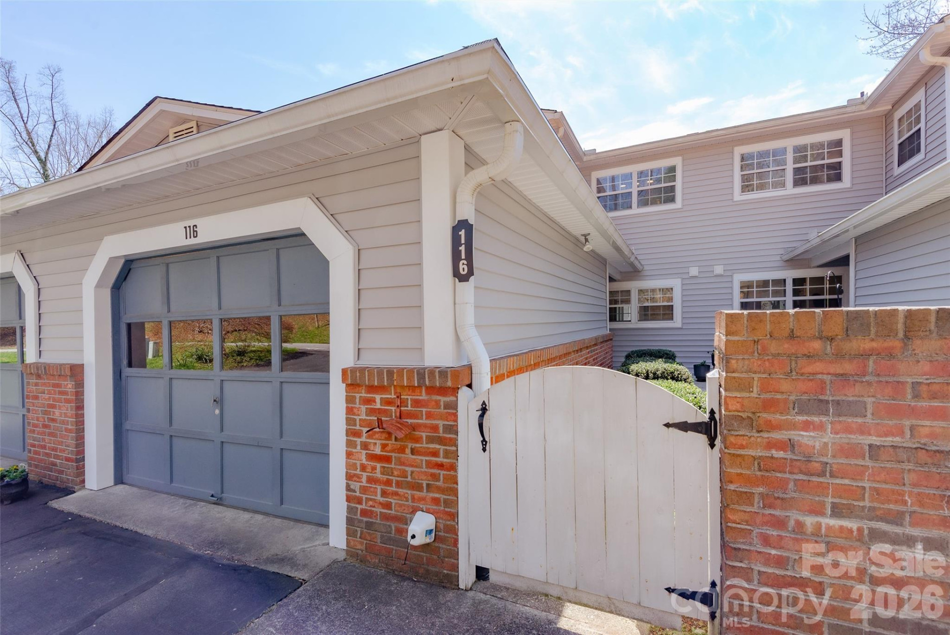 116 Lakeview Court - Photo 2