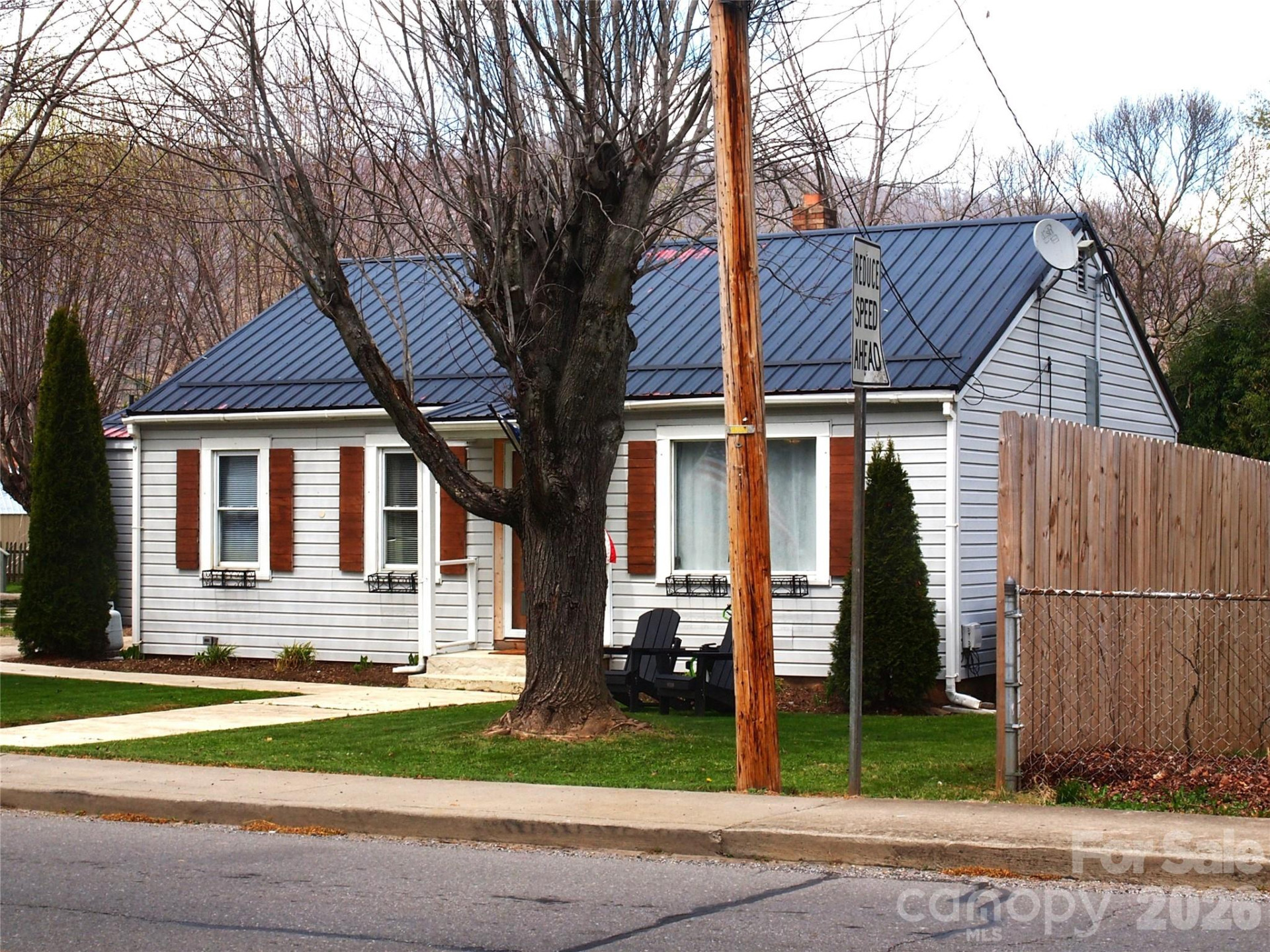 316 Hazelwood Avenue - Photo 2