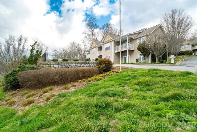 10 Northbrook Place