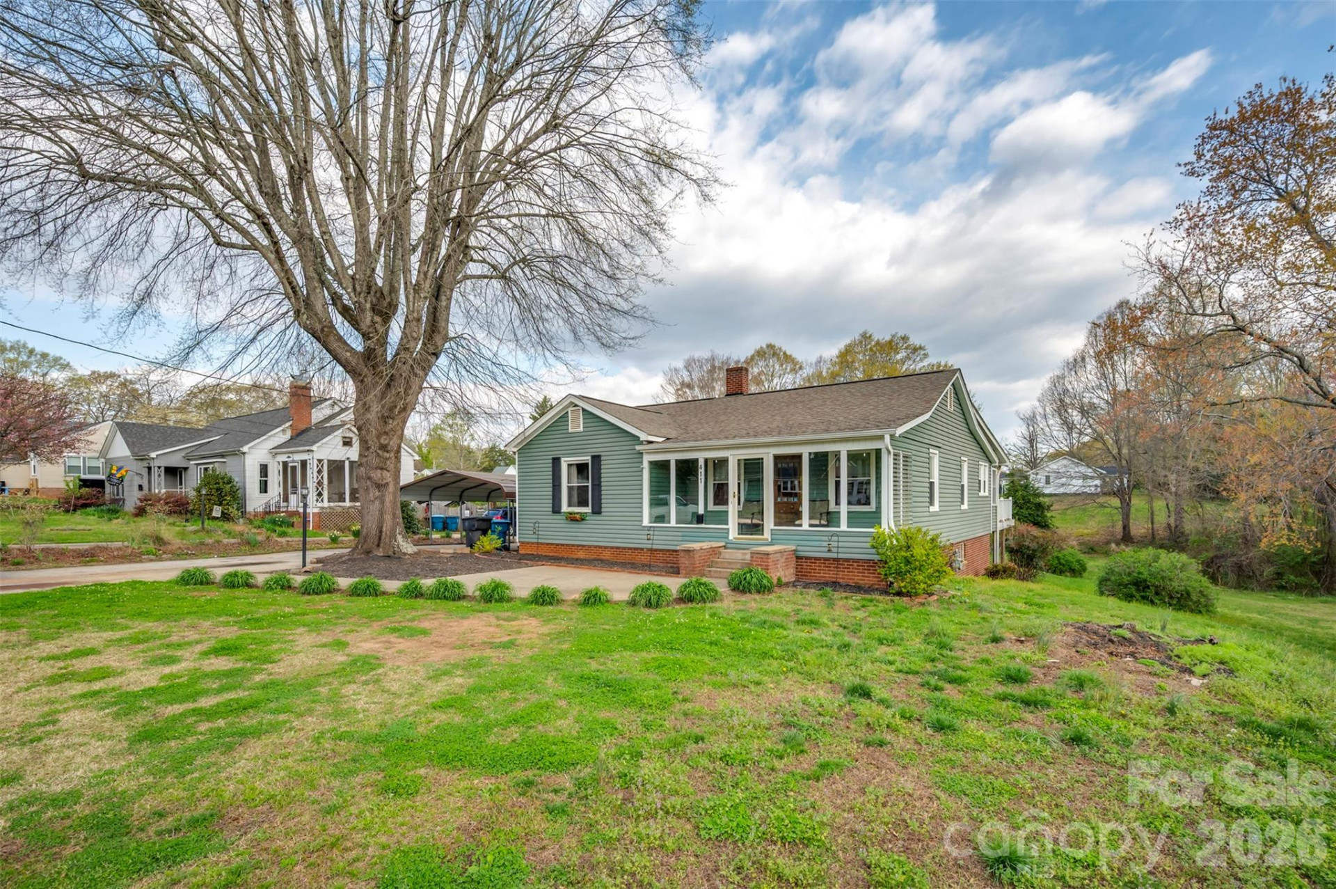 411 Arlington Street - Photo 2