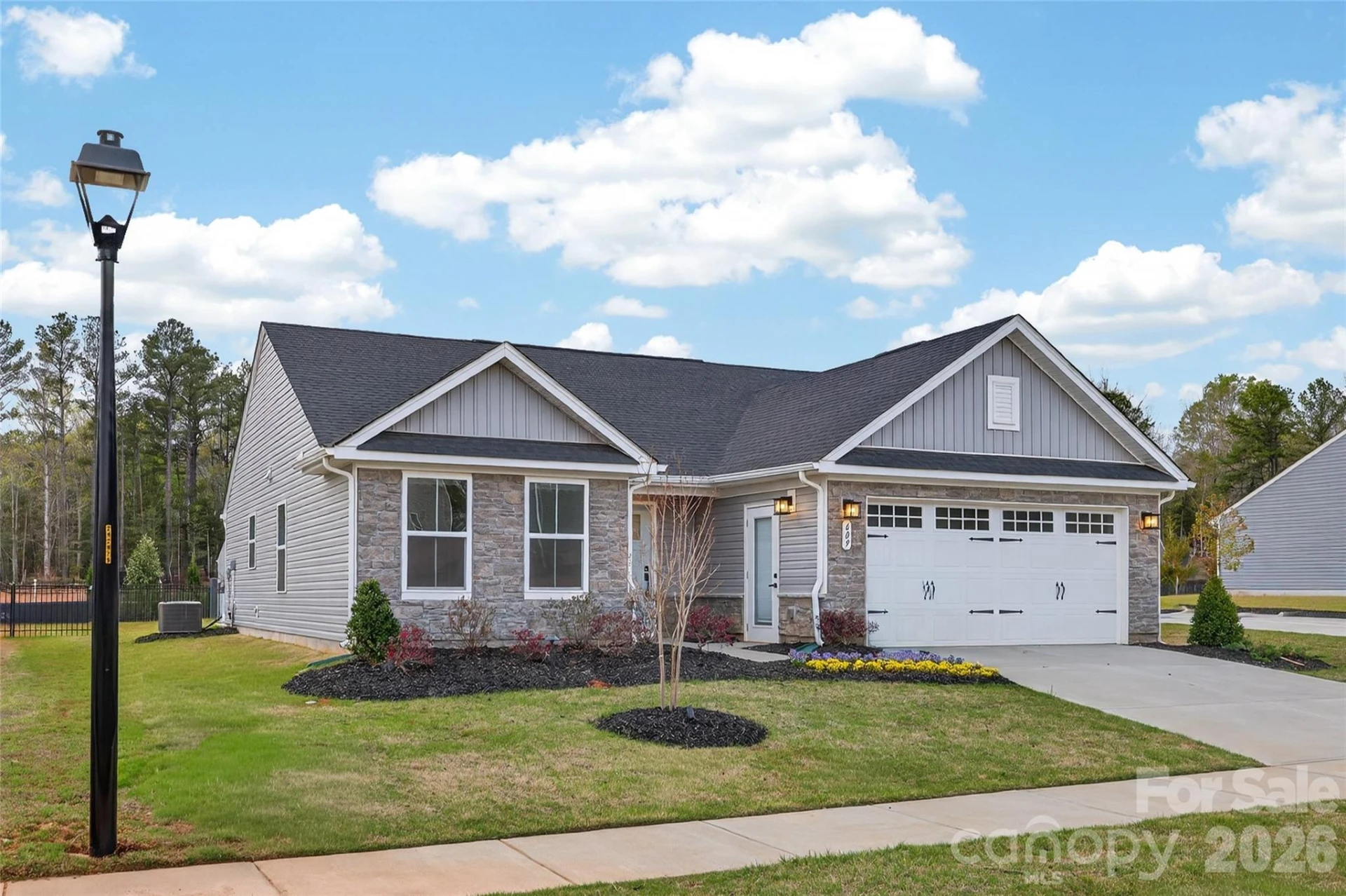 609 Nesbe Street - Photo 2