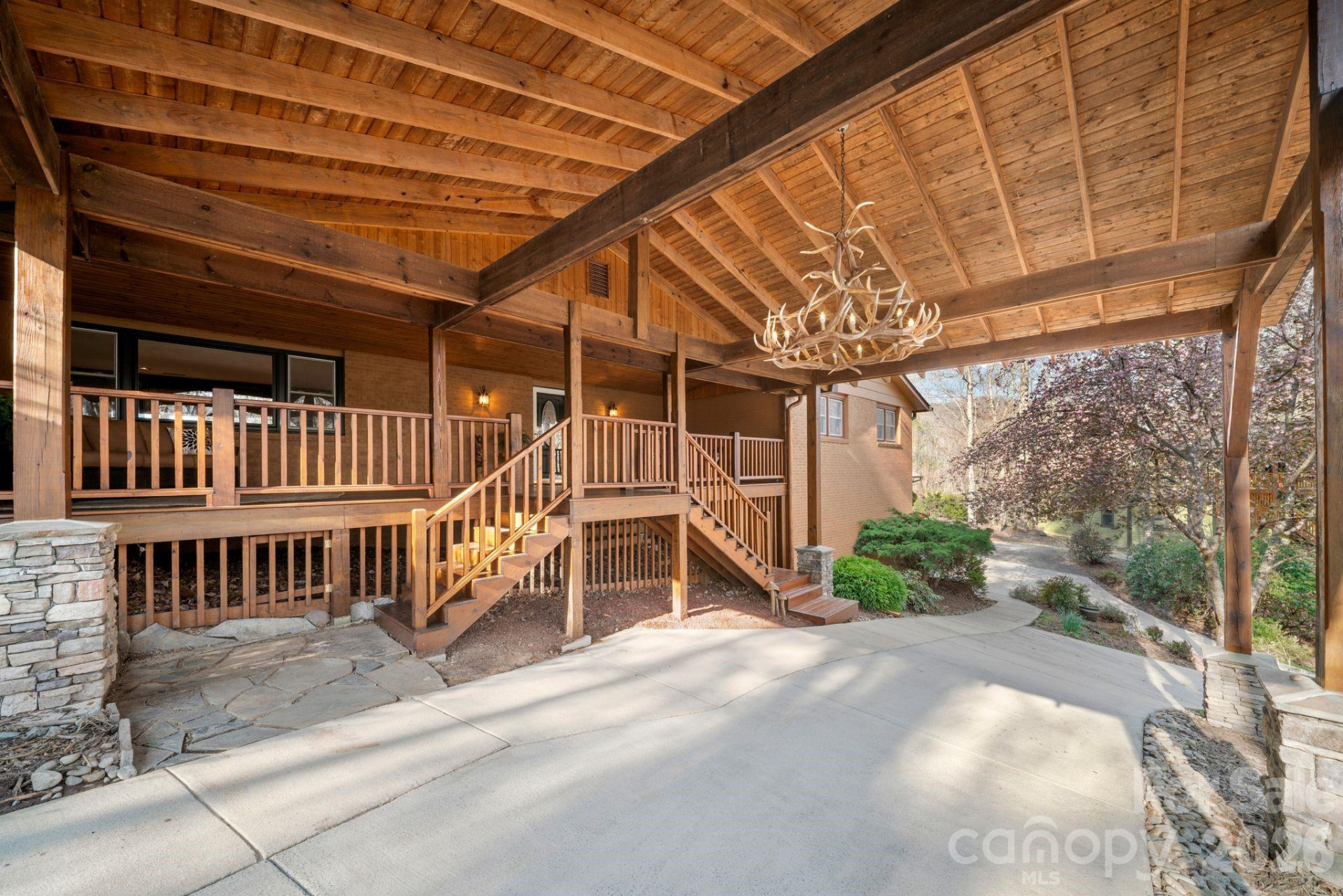 98 Scarlett Drive - Photo 2