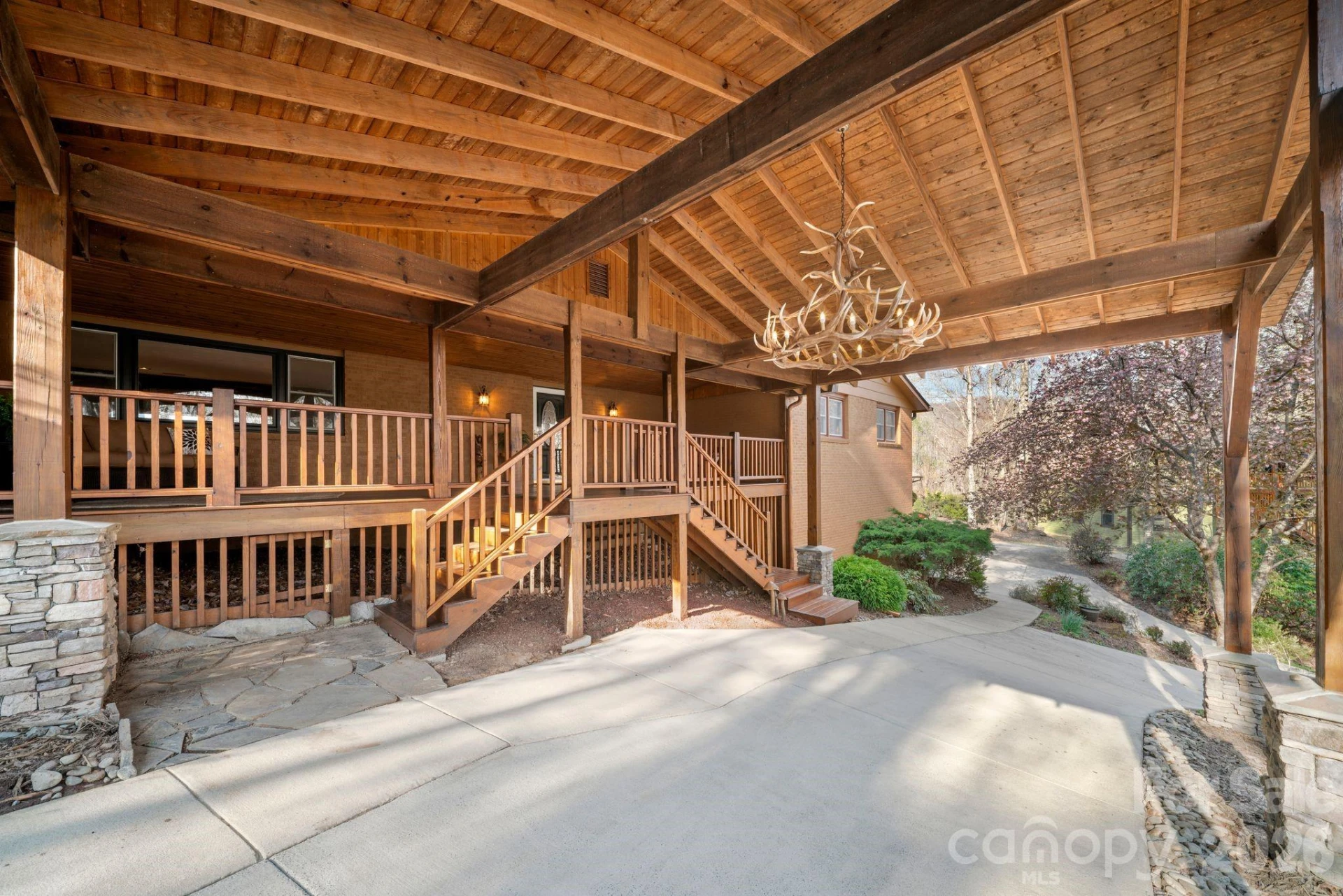 98 Scarlett Drive - Photo 2