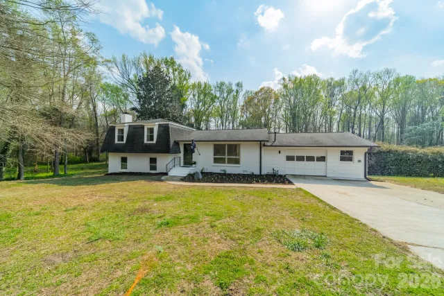 2023 Briarwood Circle