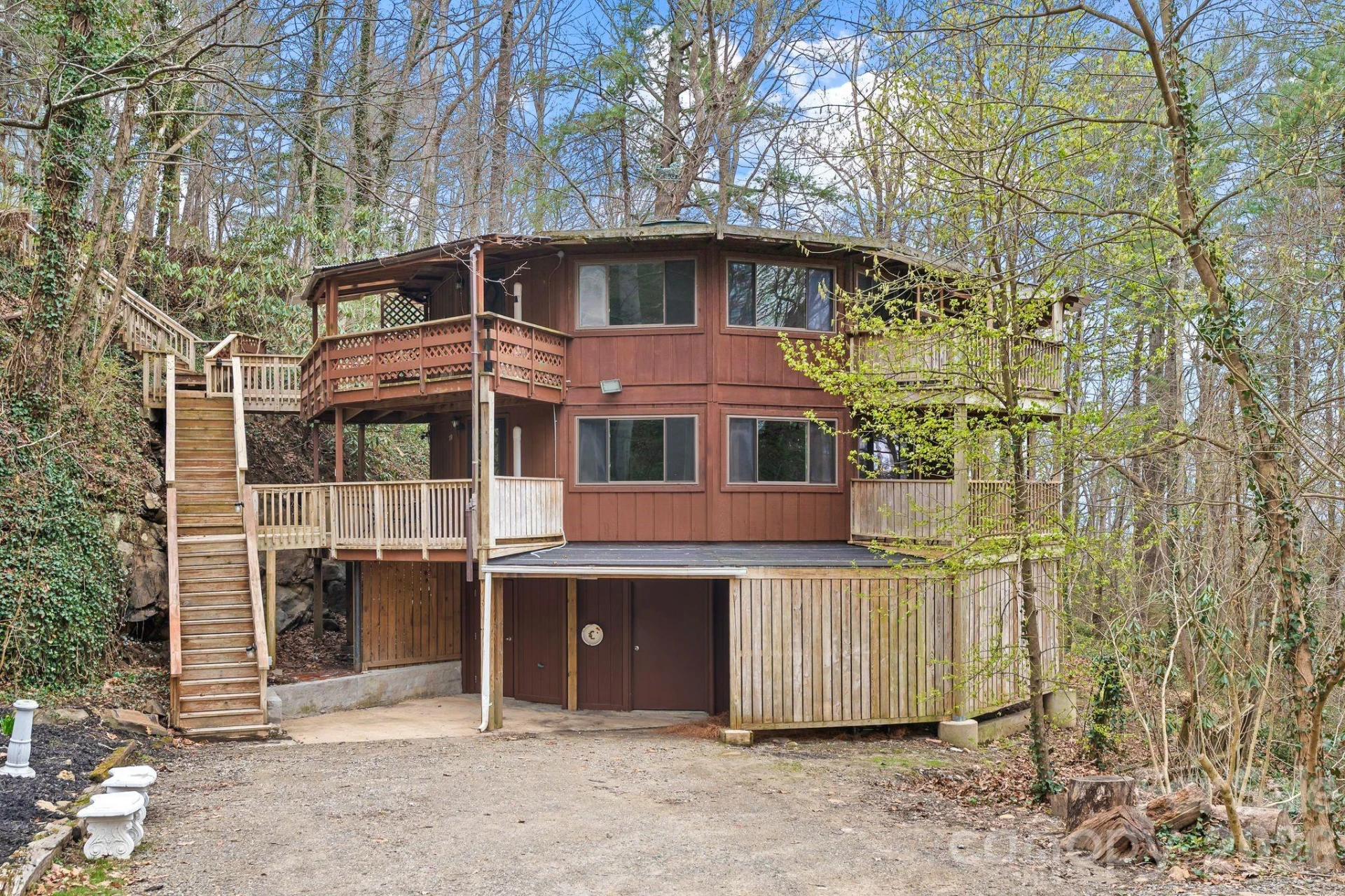 355 Sunset Drive - Photo 2