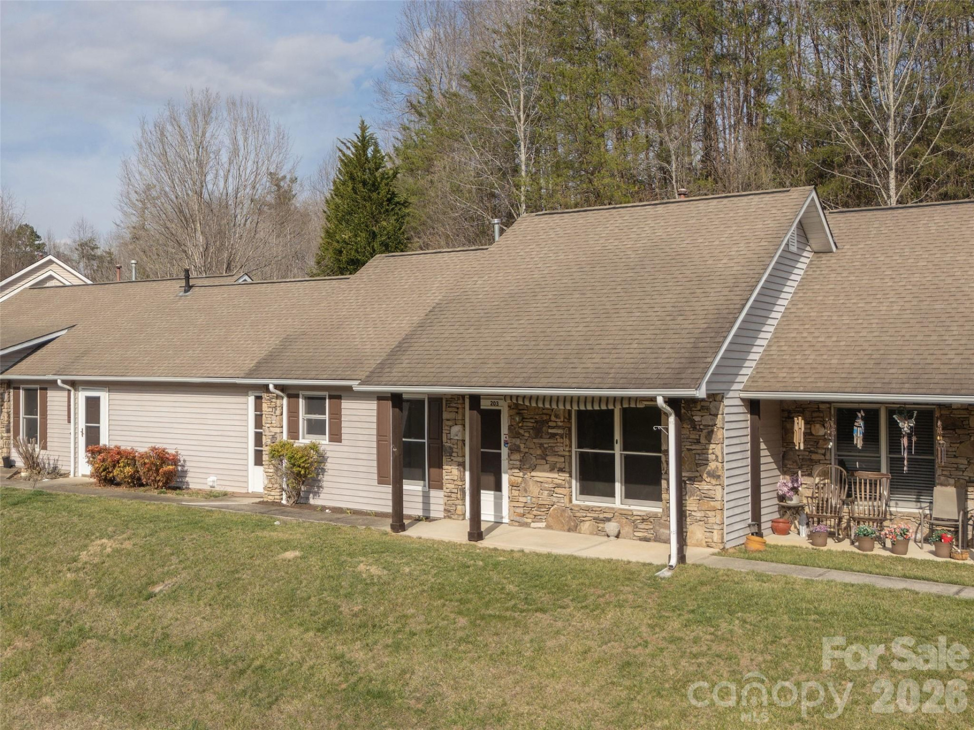 203 Rocky Mountain Way - Photo 2
