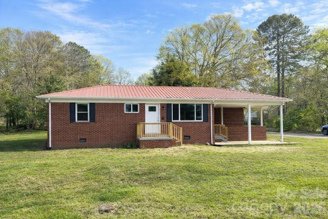 3502 1st Avenue Circle, Hickory, NC, 28601