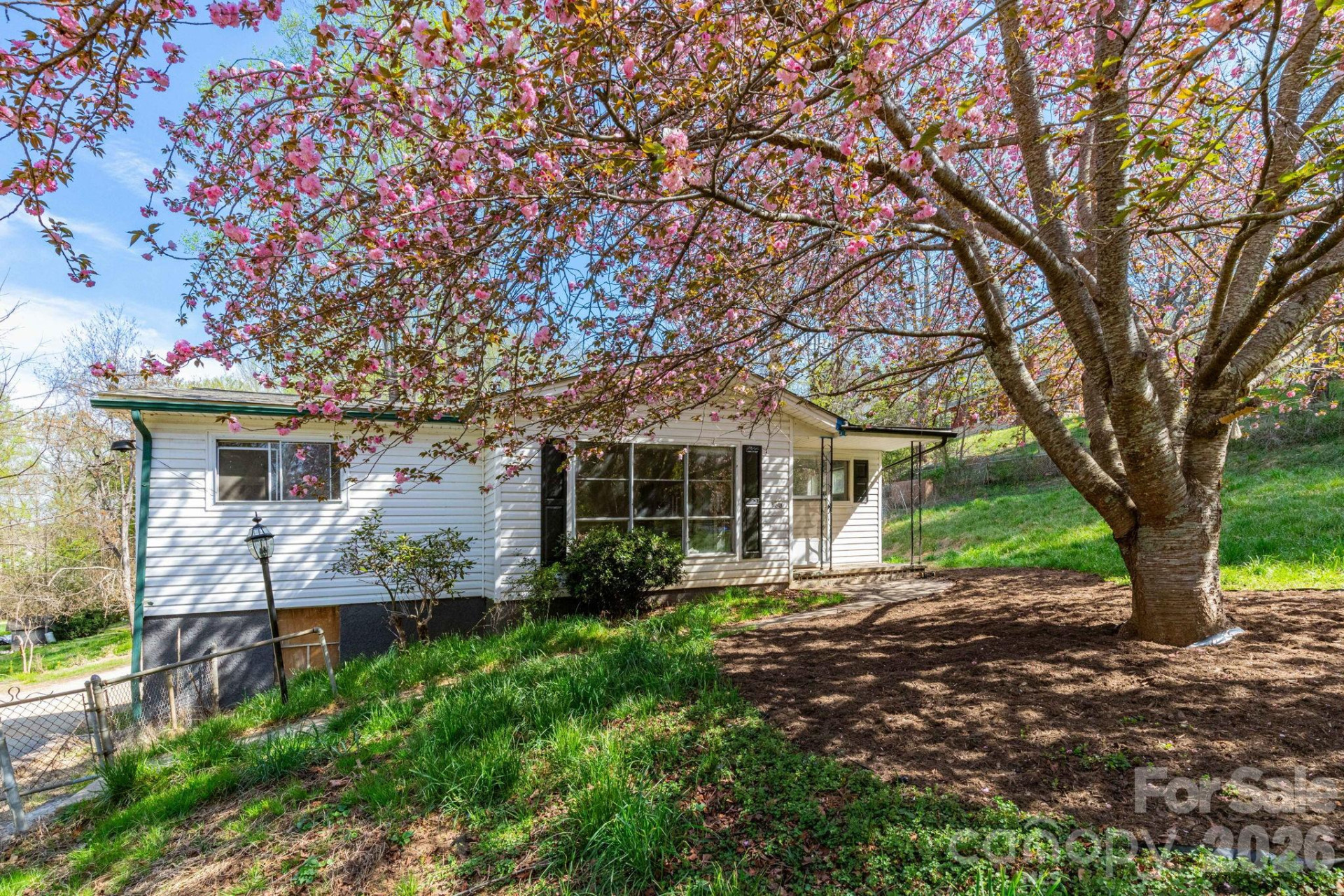 135 Sardis Drive - Photo 2