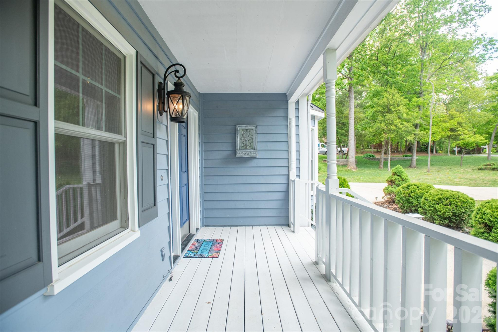 1002 Windsor Drive - Photo 2