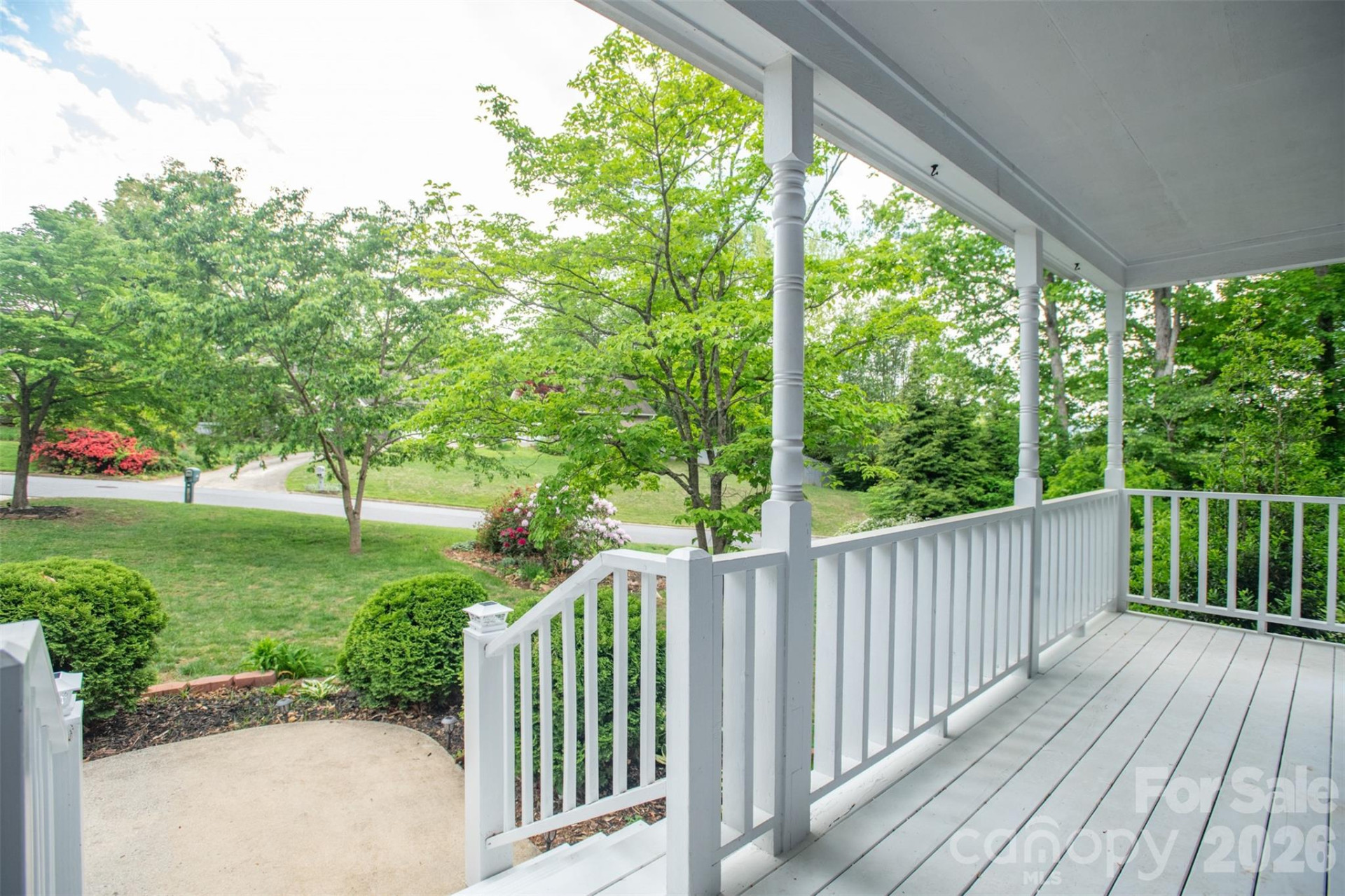 1002 Windsor Drive - Photo 3