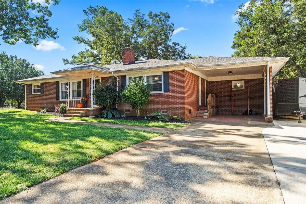 733 Norwood Avenue - Photo 2