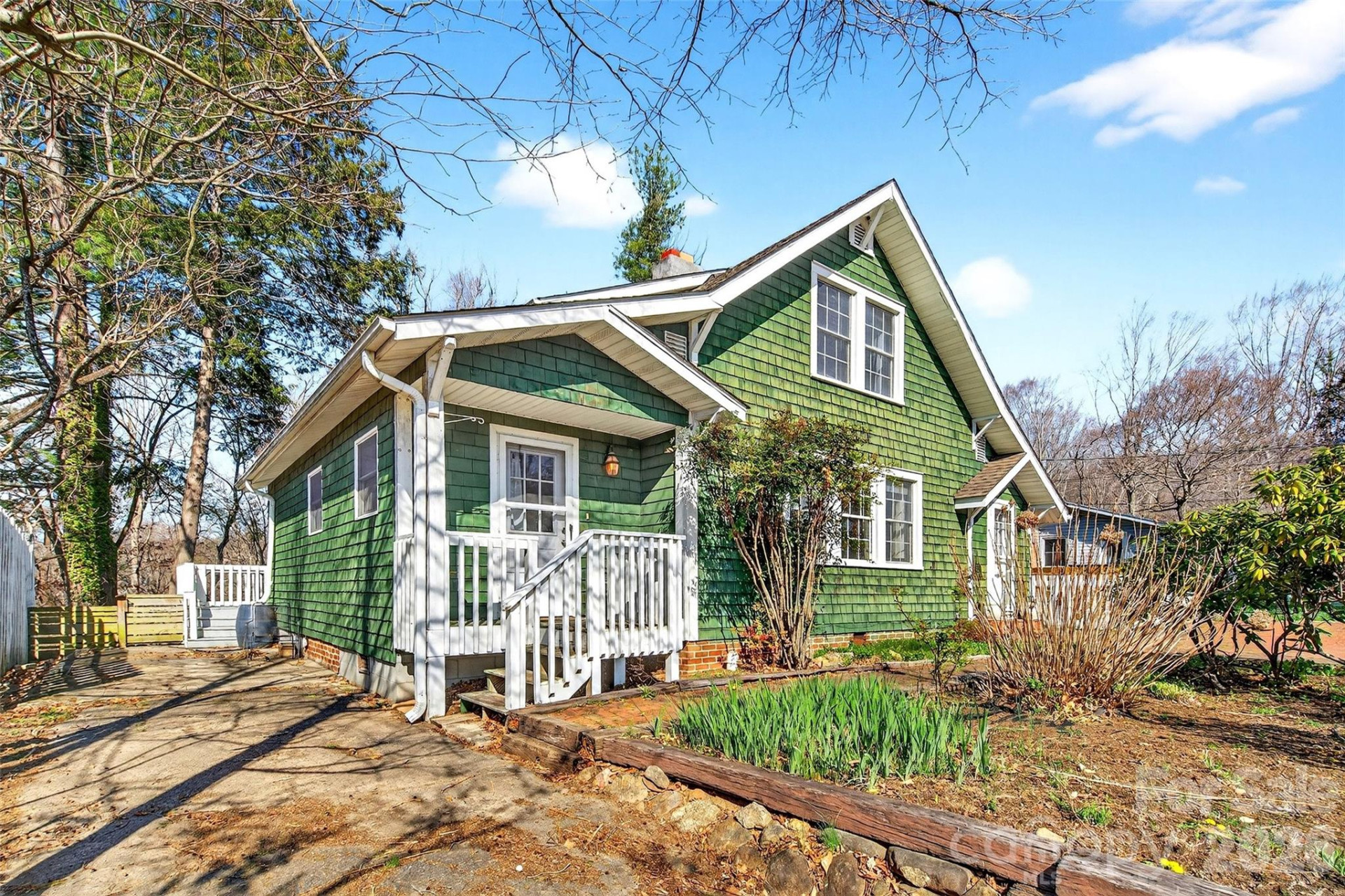 109 Eastwood Avenue - Photo 2