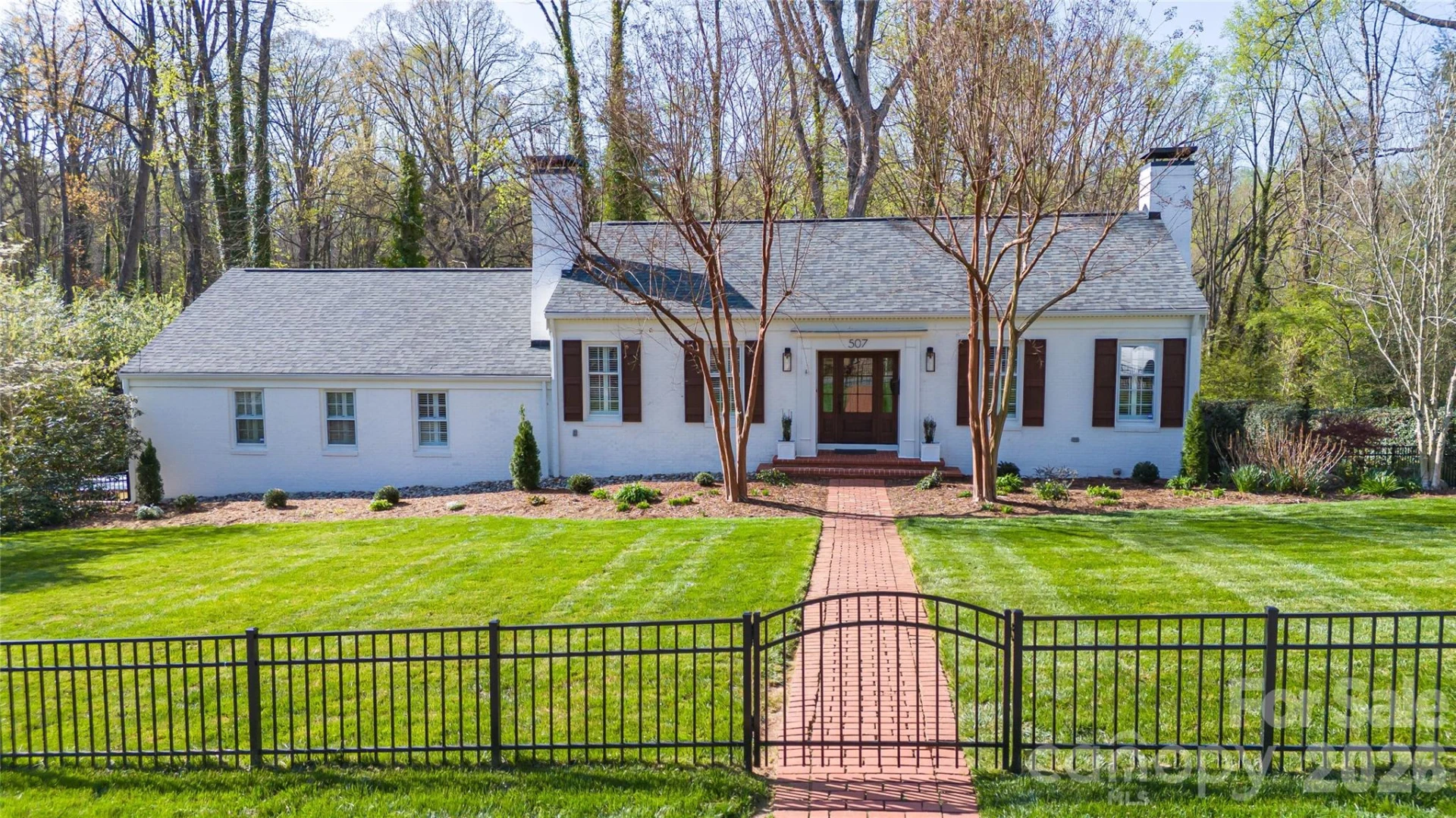 507 Riverside Drive - Photo 2