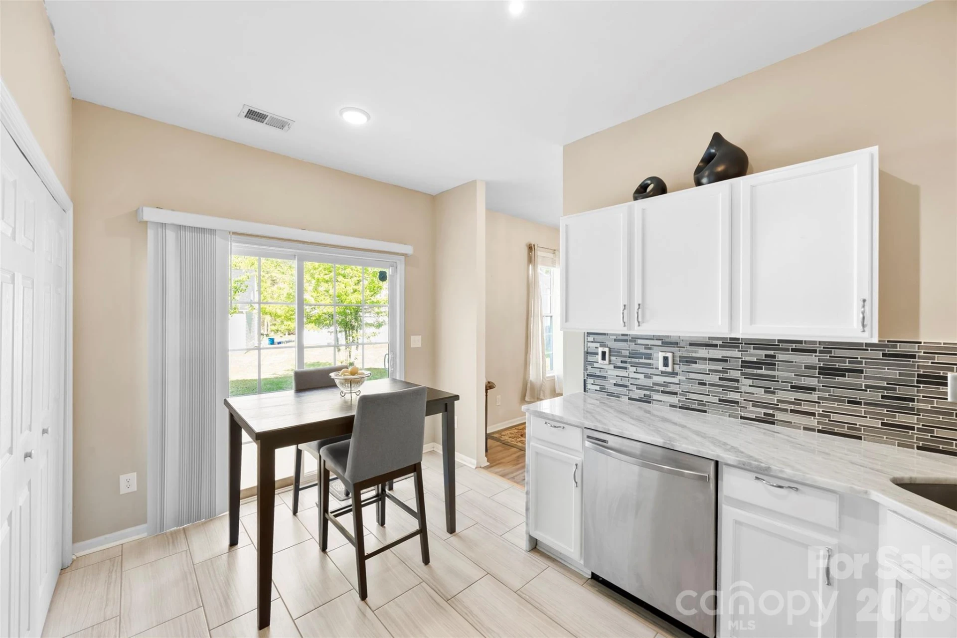 624 Cliffs Inn Circle - Photo 12