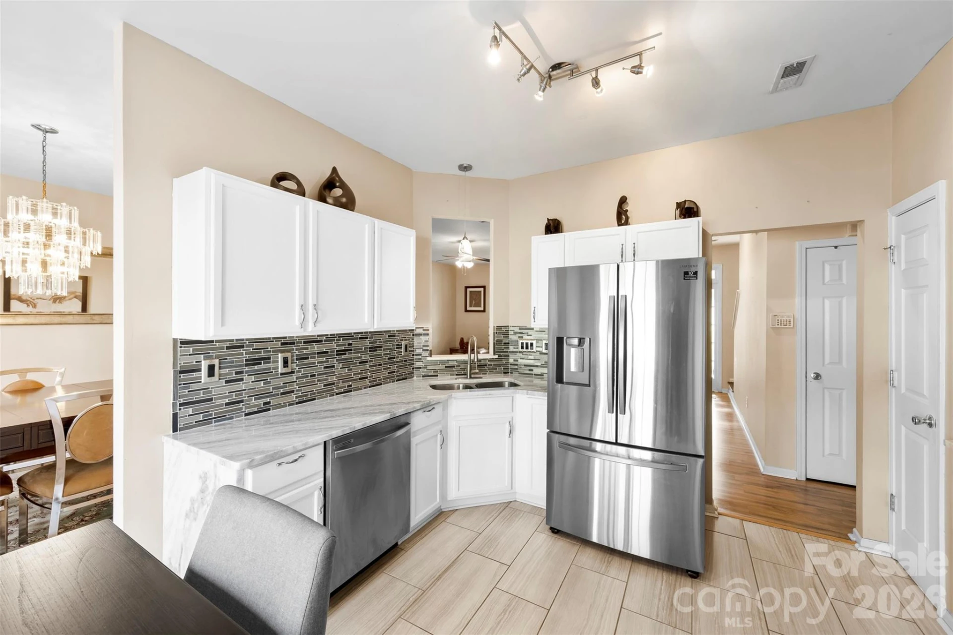 624 Cliffs Inn Circle - Photo 8