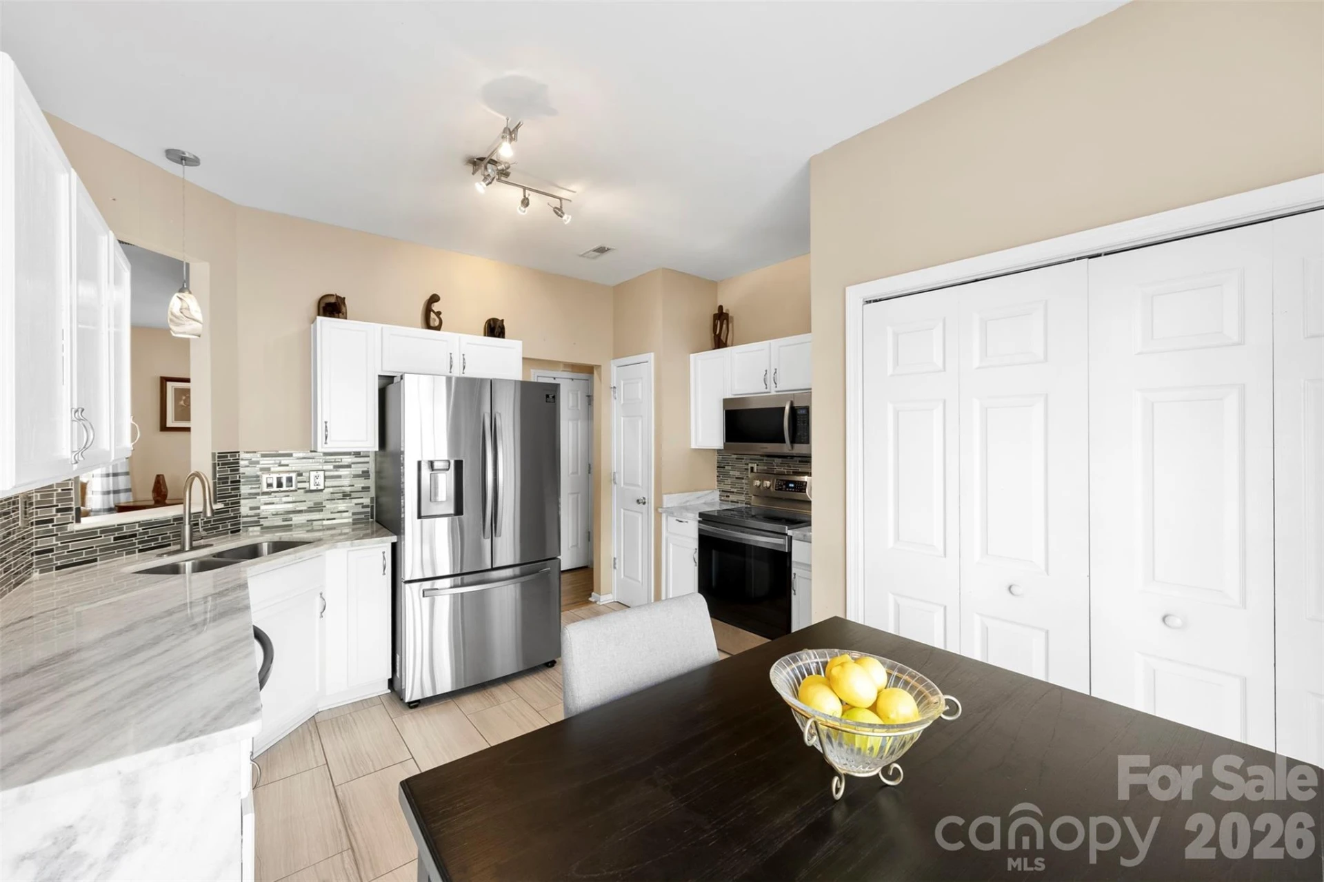 624 Cliffs Inn Circle - Photo 9