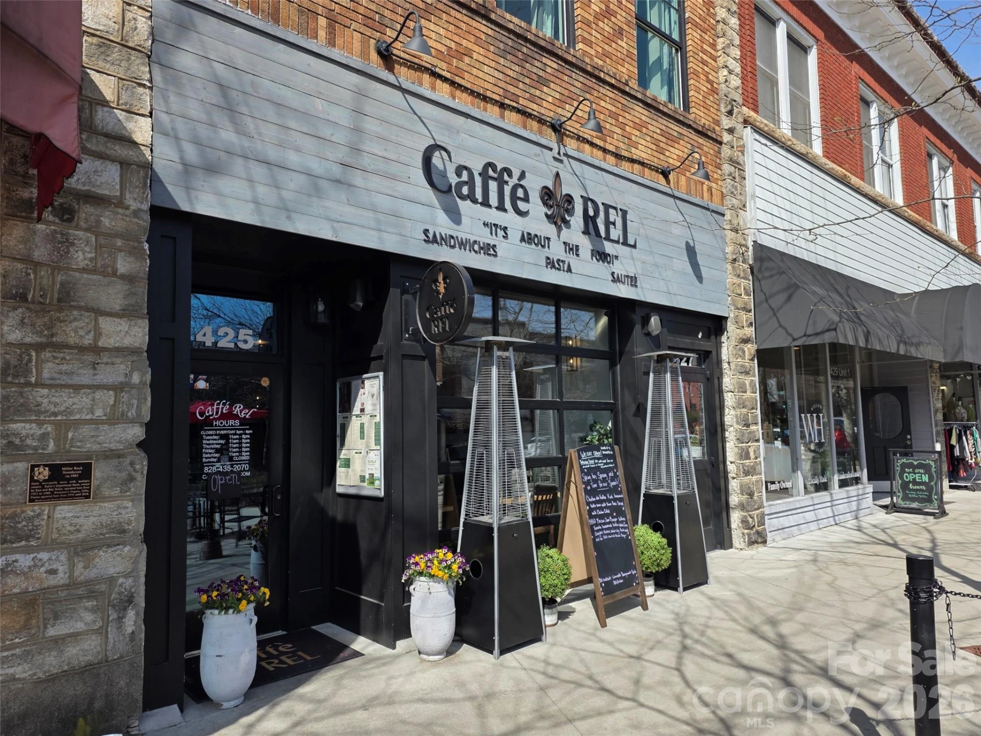 425 Main Street
