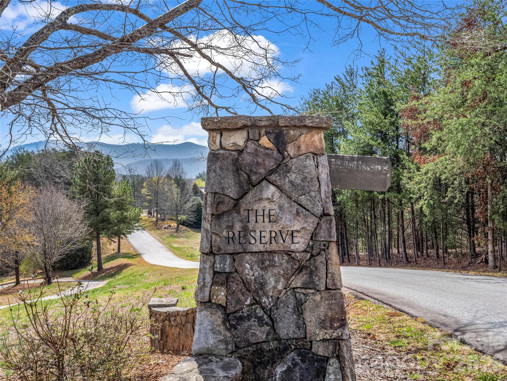 565 Chestertown Drive - Photo 4