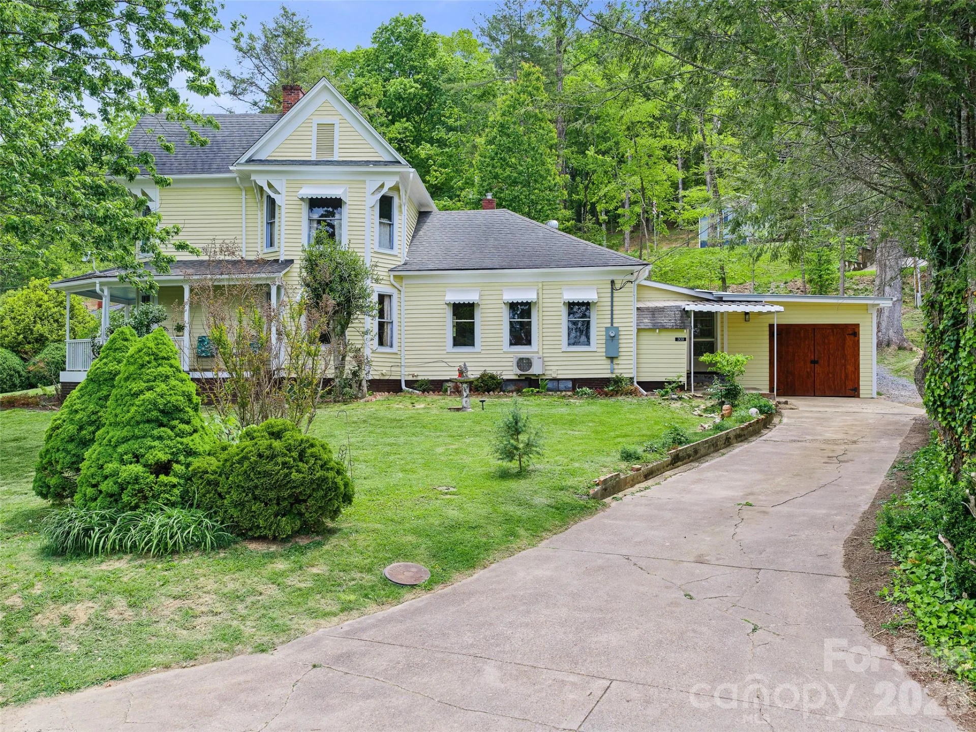 309 Hillside Drive - Photo 2